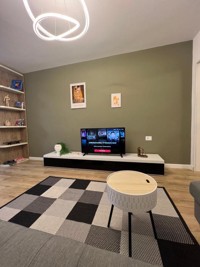 New Bazaar Cane Apartment 3 Tirana Eksteriør billede